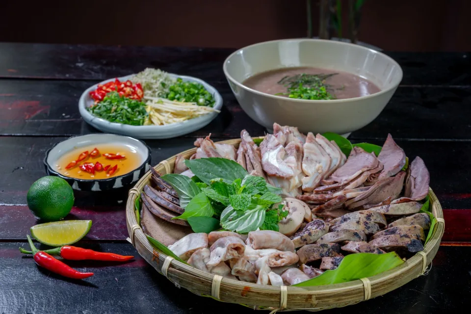 Góc ngồi cạnh cửa sổ